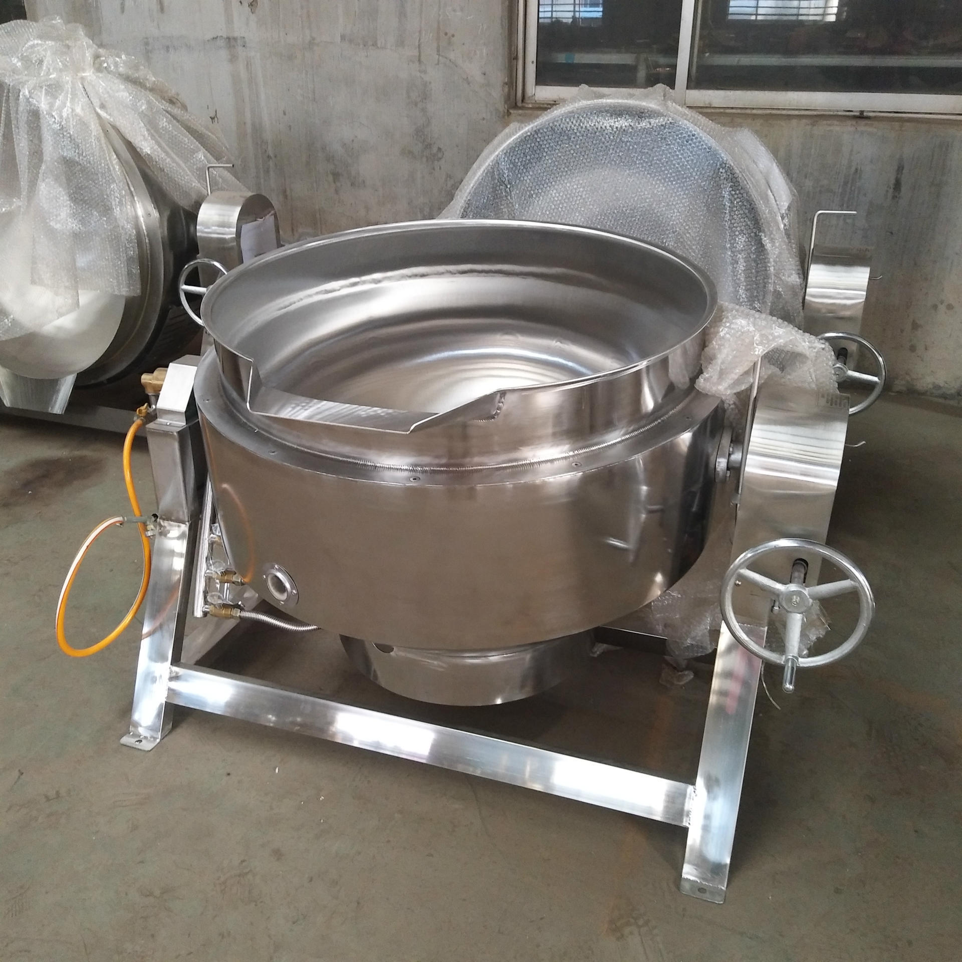 供應(yīng)100-400L辣椒醬炒鍋 大型燃氣炒鍋 質(zhì)量有保證